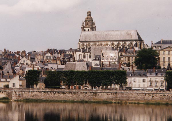 Katedralen dominerar stadsbilden